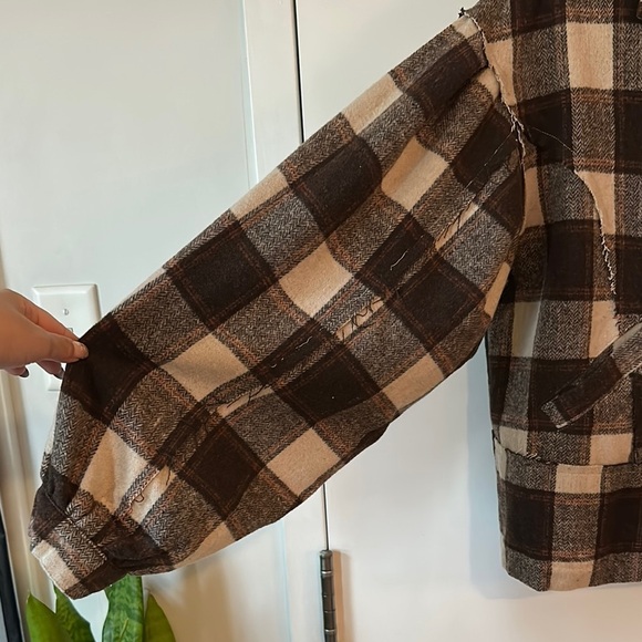 POL | Dolman Sleeve Checkered Utility Jacket in Brown and Cream - Picture 5 of 13